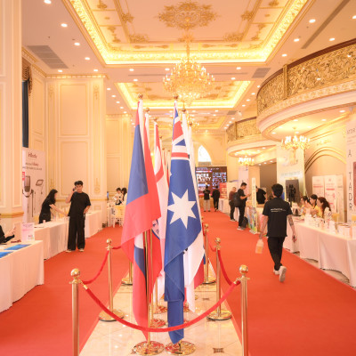 LA ROYAL HALL